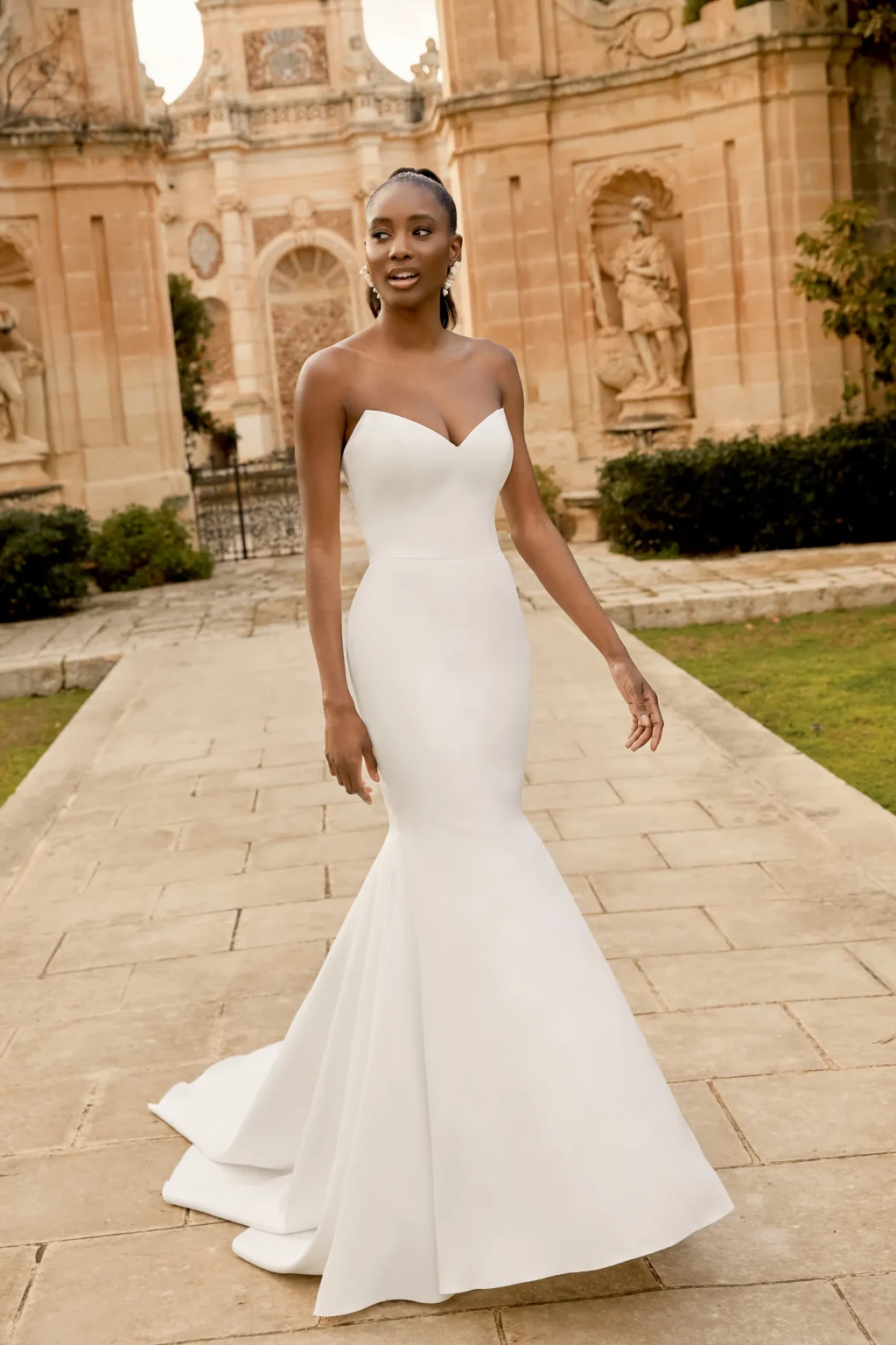 44496 - Satin Mermaid Gown with Princess Seams and Side Godets - εικόνα 1