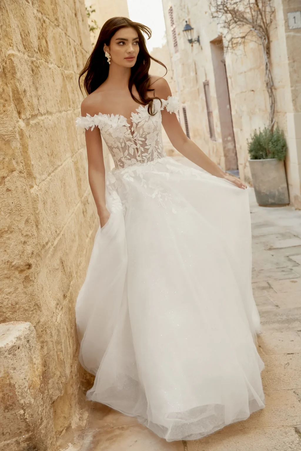 44500 - Tulle A-Line Gown with Plunging Notch Neckline and 3D Florals - εικόνα 1