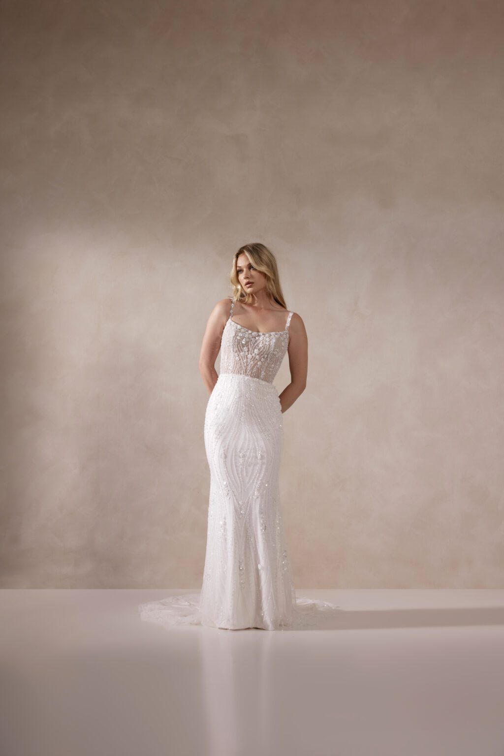 11400 - Lux - Λαμπερό φόρεμα με χάντρες σε σχήμα fit and flare με λαιμόκοψη Scoop - εικόνα 1