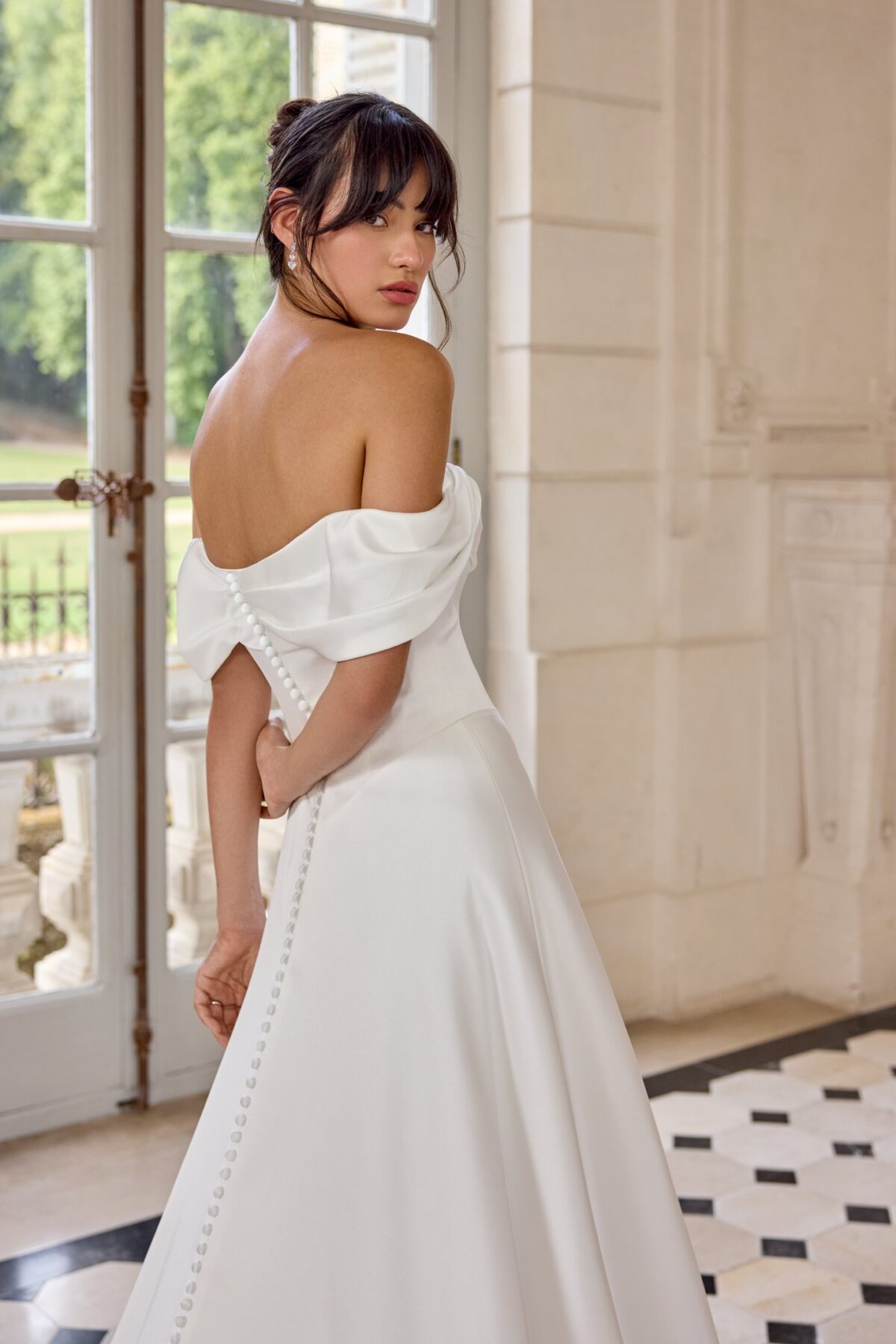 Cezanne 11428 - λεπτομέρεια πίσω μέρους και Off-Shoulder σχεδιασμού