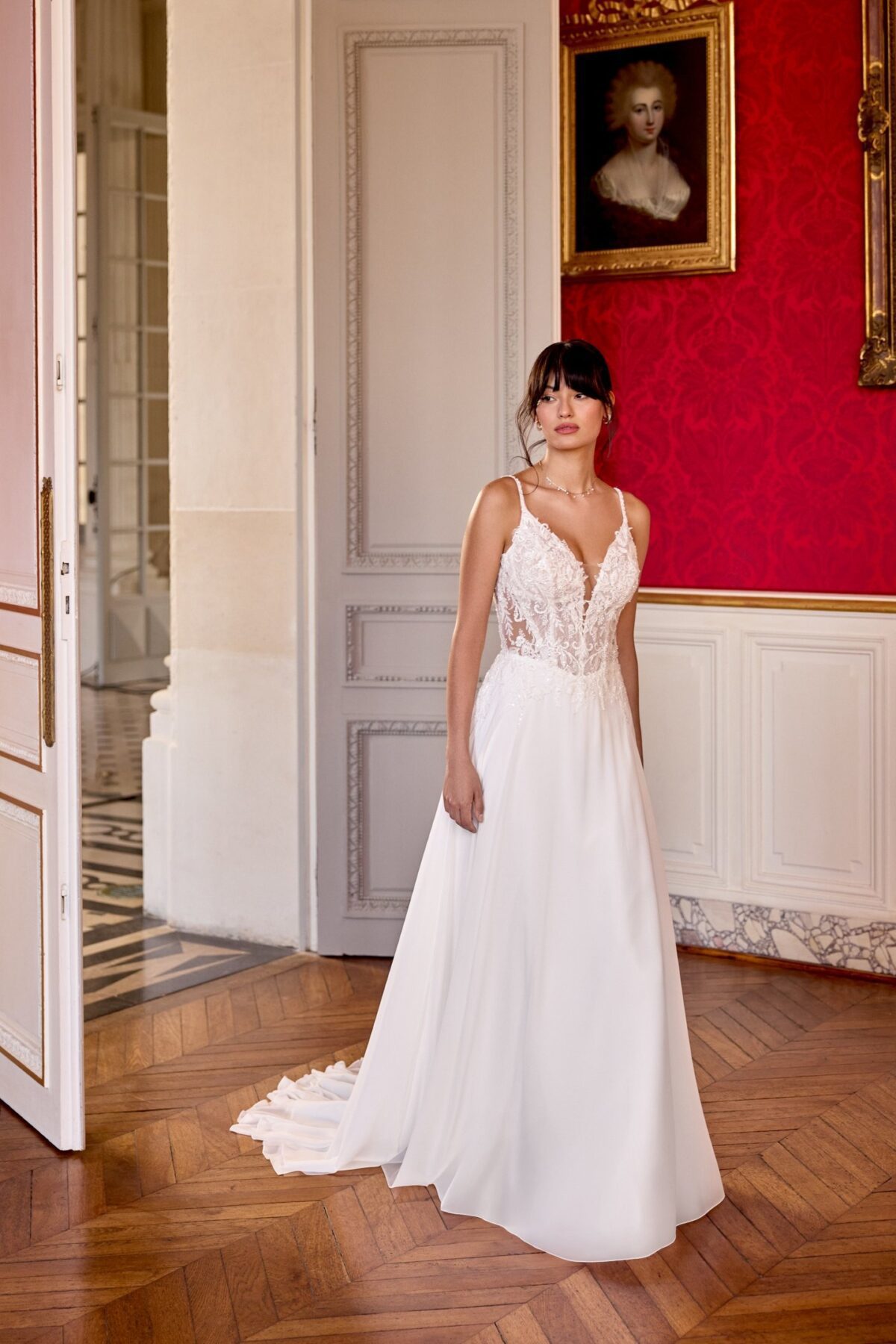 Noelle 11438 Adore Justin Alexander A-Line νυφικό με V-Neck και floral lace μπούστο - μπροστινή όψη