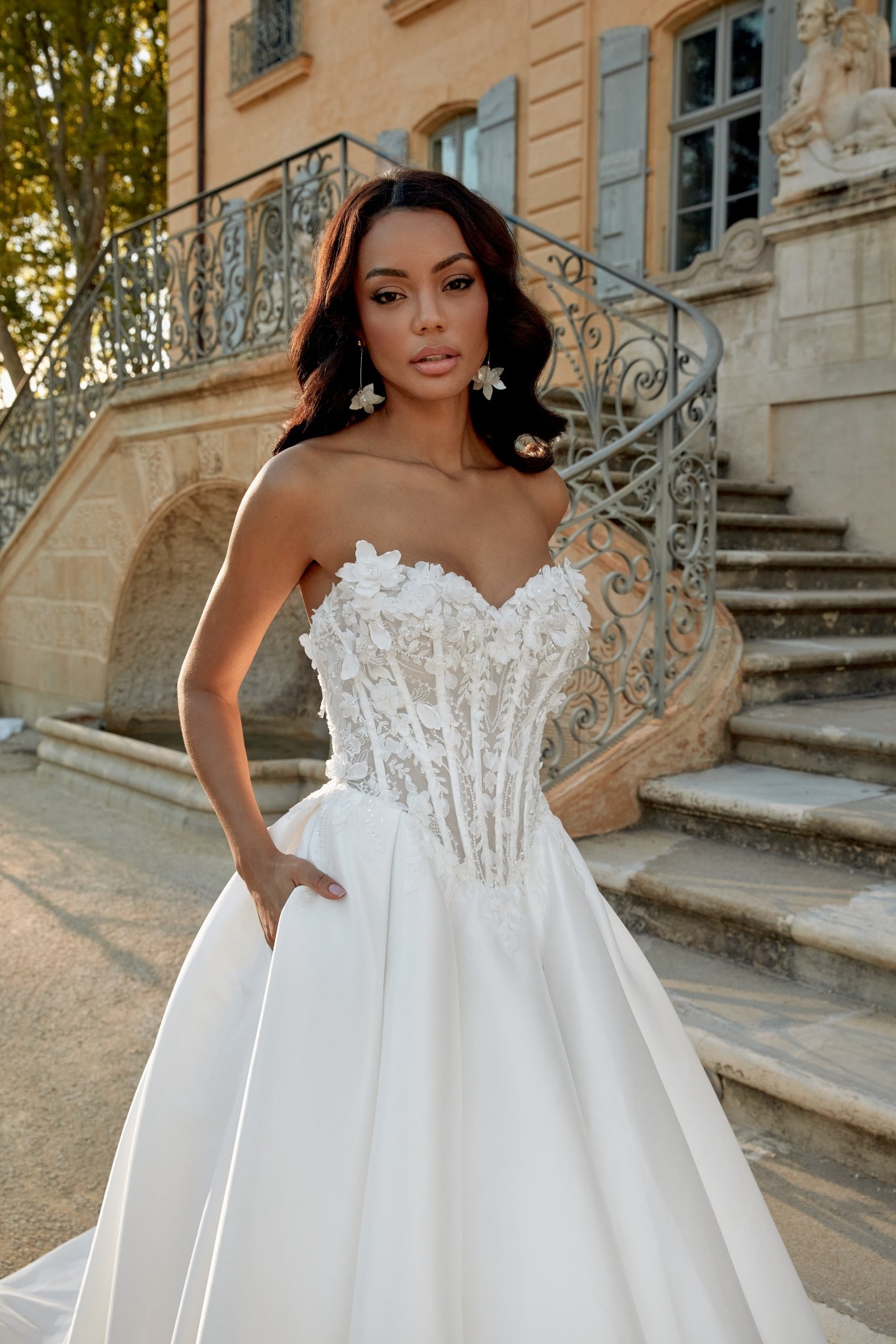44574 Sincerity Bridal - λεπτομέρεια Sweetheart floral lace μπούστου