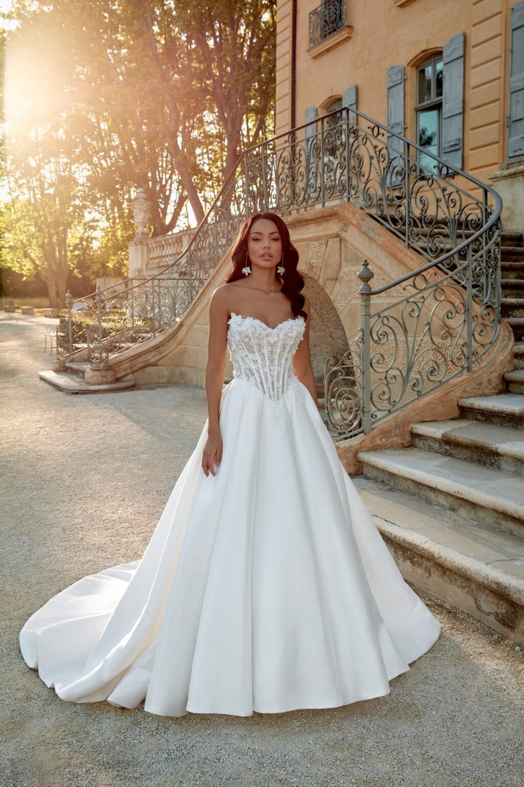 44574 Sincerity Bridal A-Line νυφικό με Sweetheart και floral lace μπούστο - μπροστινή ολόσωμη όψη