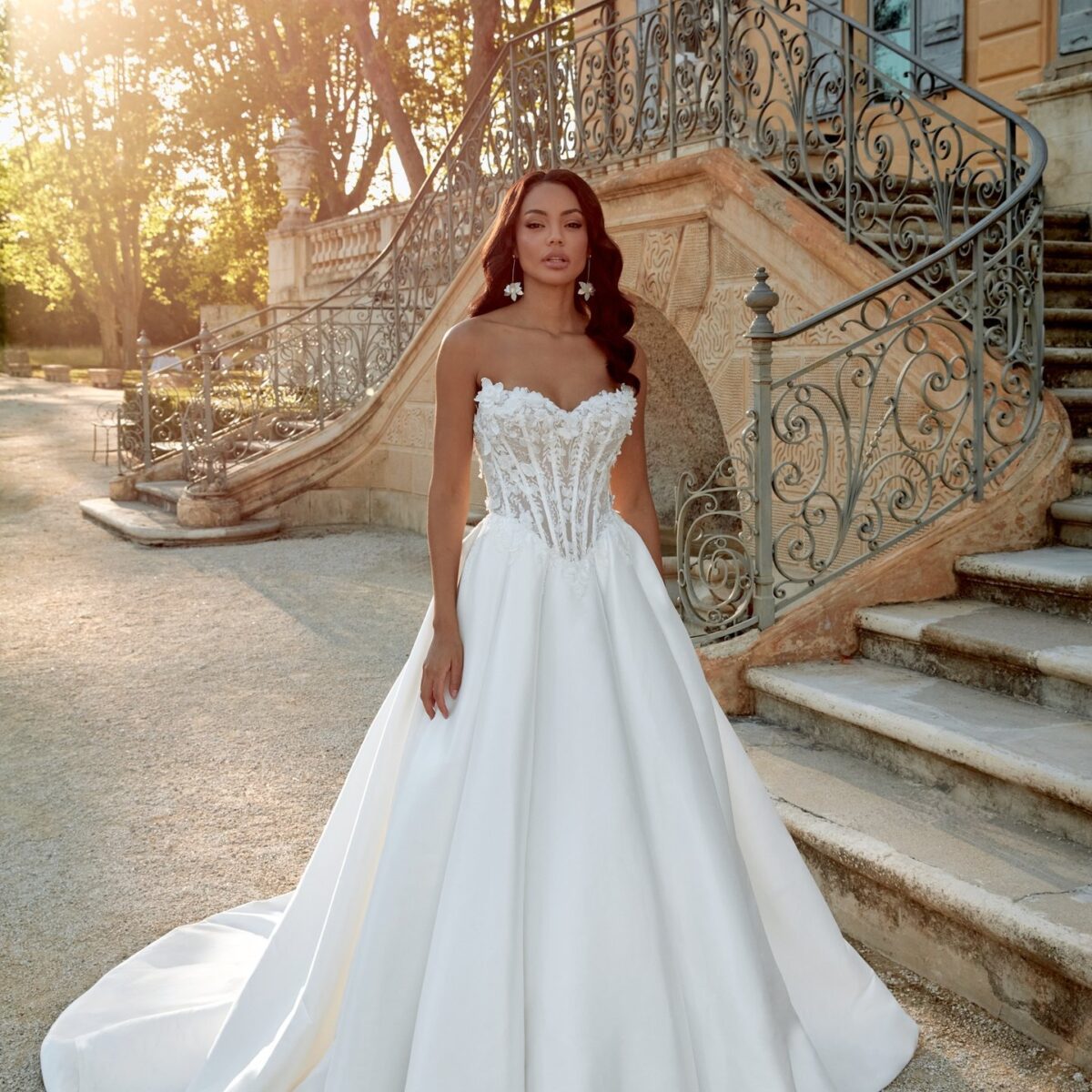 44574 Sincerity Bridal A-Line νυφικό με Sweetheart και floral lace μπούστο - μπροστινή ολόσωμη όψη