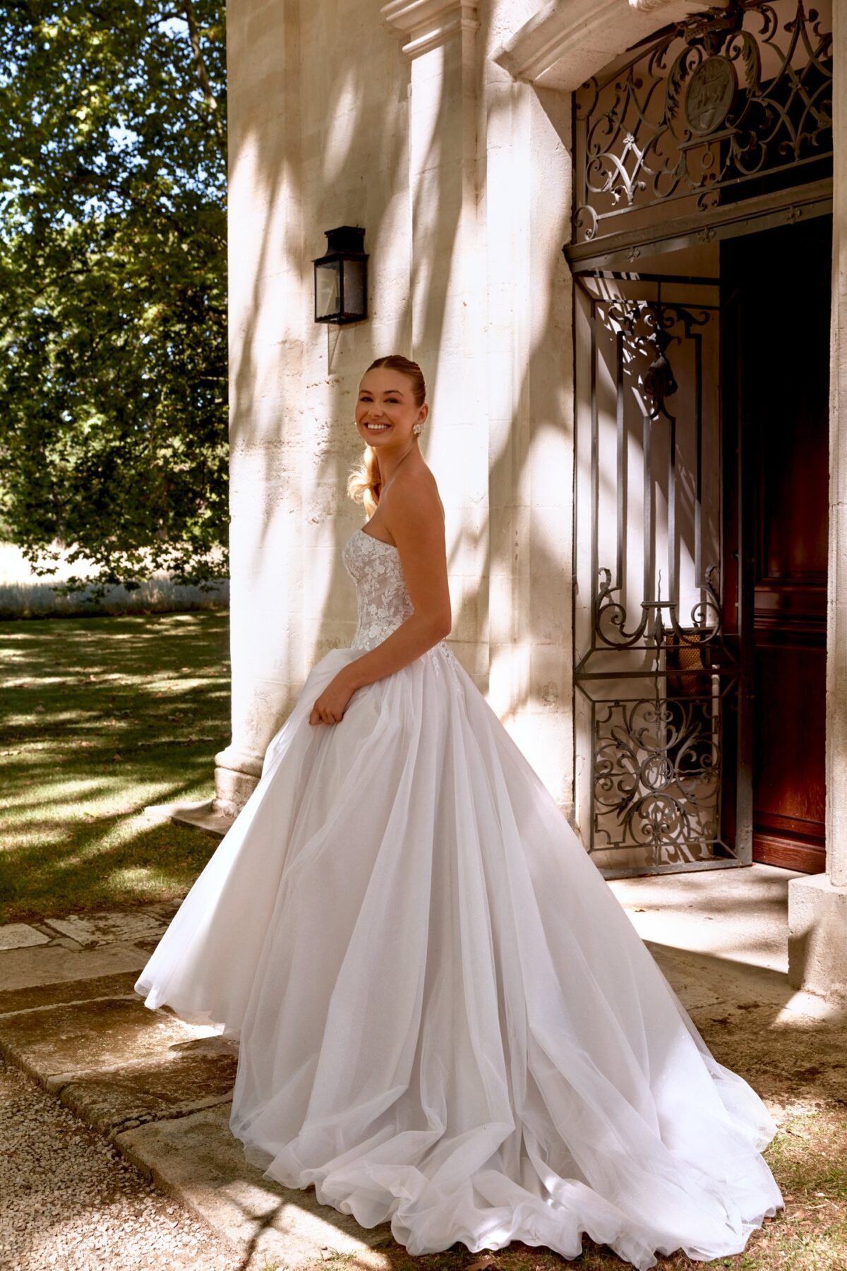 44591 Sincerity Bridal - πίσω ολόσωμη όψη και Chapel ουρά