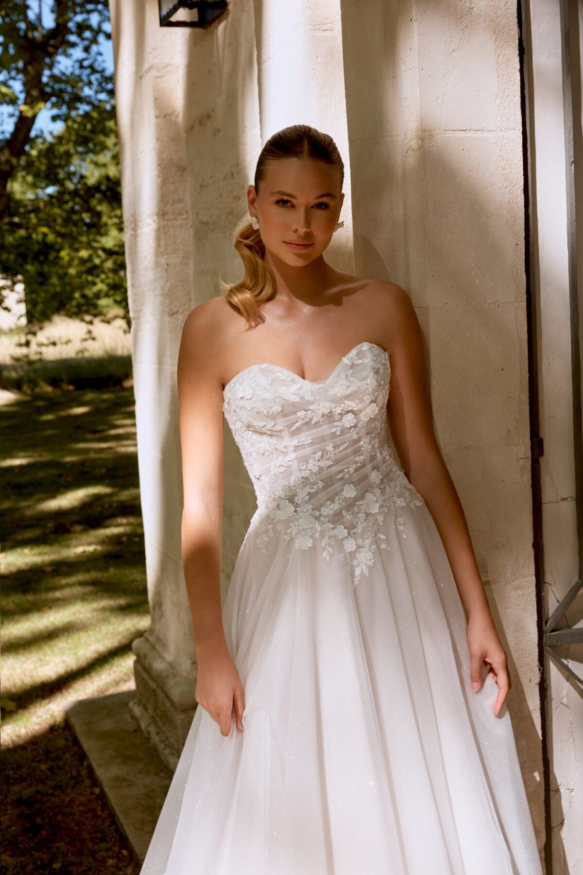 44591 Sincerity Bridal - λεπτομέρεια Sweetheart floral μπούστου