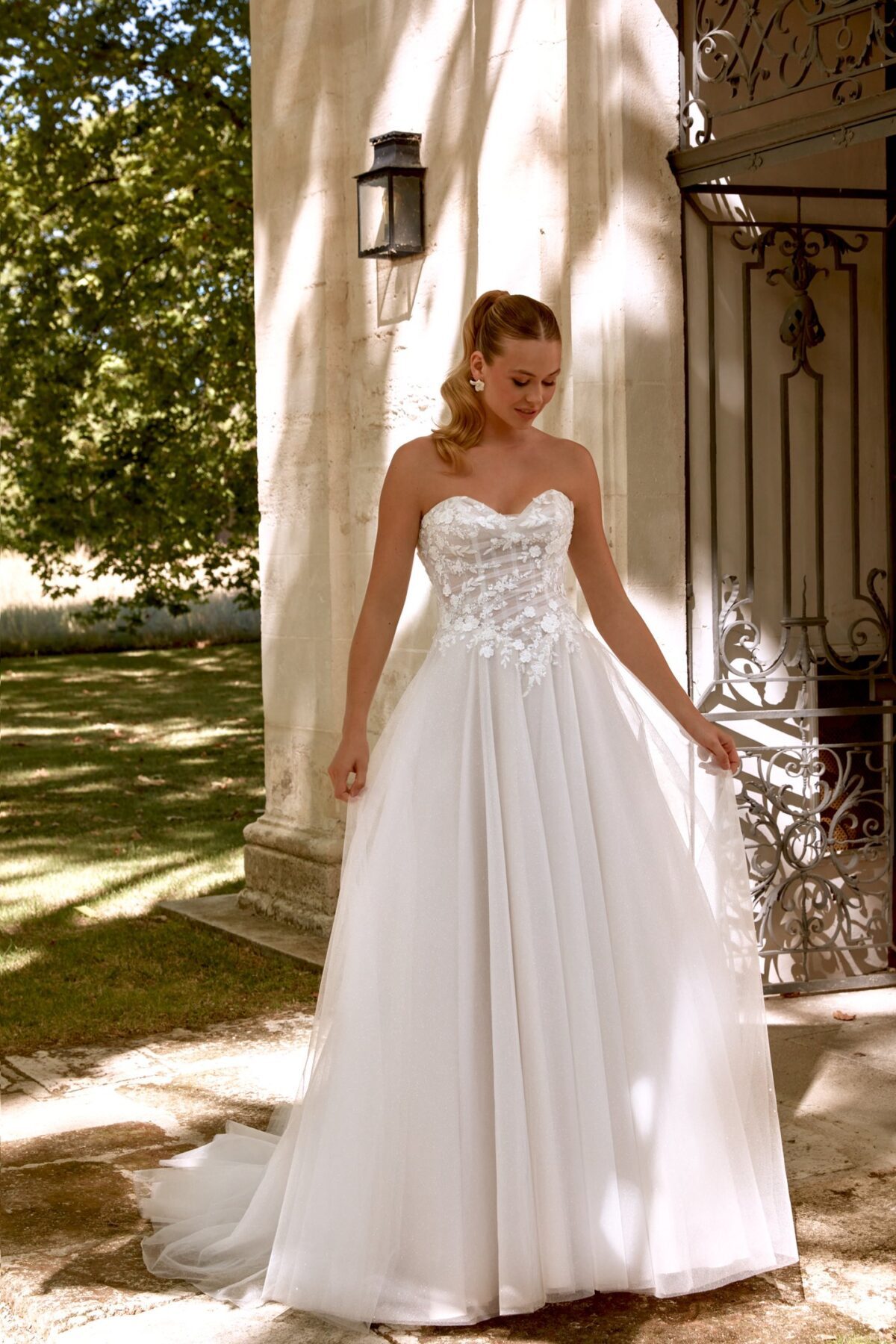 44591 Sincerity Bridal A-Line νυφικό με Sweetheart και floral μπούστο - μπροστινή ολόσωμη όψη