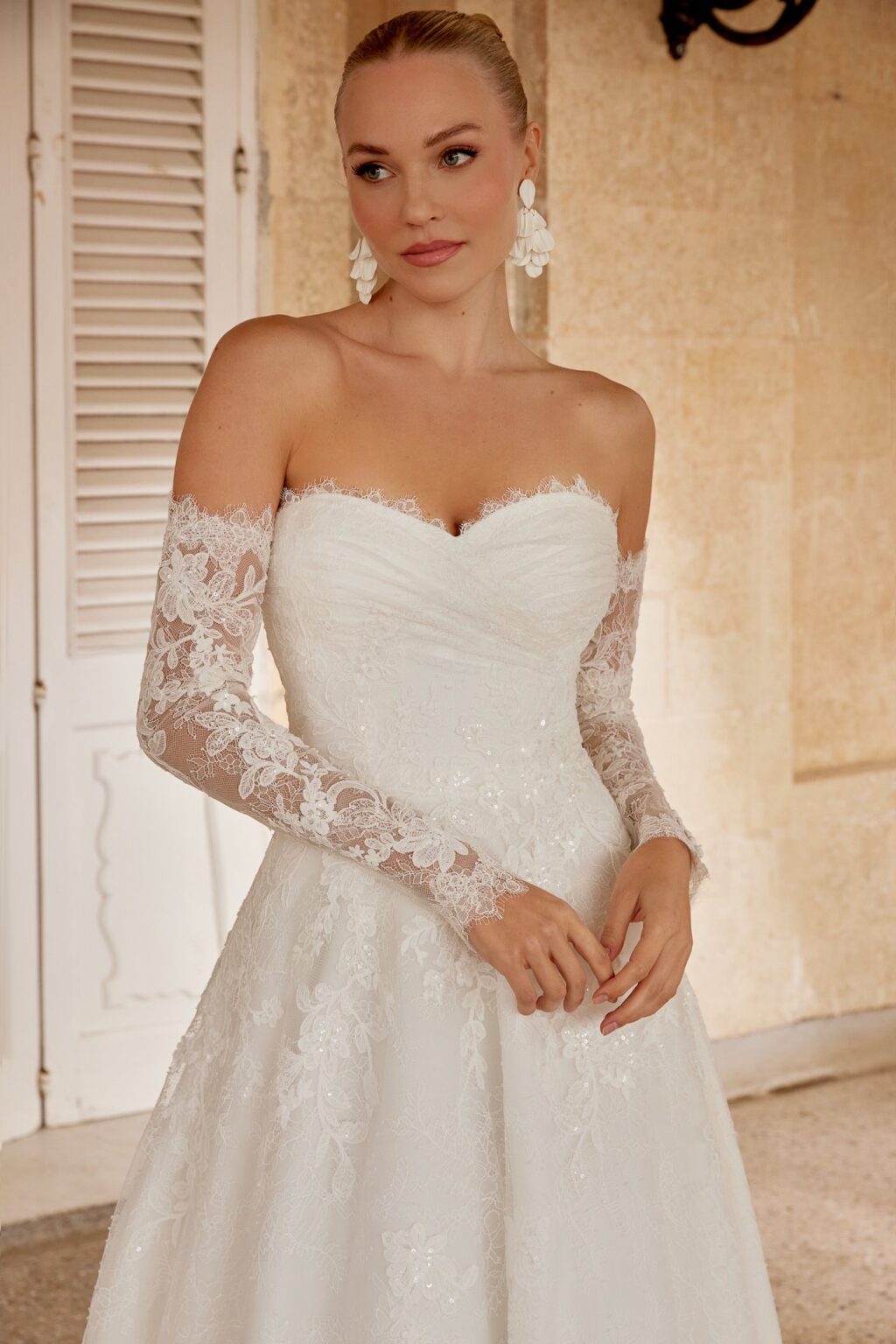 Νυφικό 44616 Off-Shoulder A-Line με Chantilly δαντέλα - μπροστινή όψη
