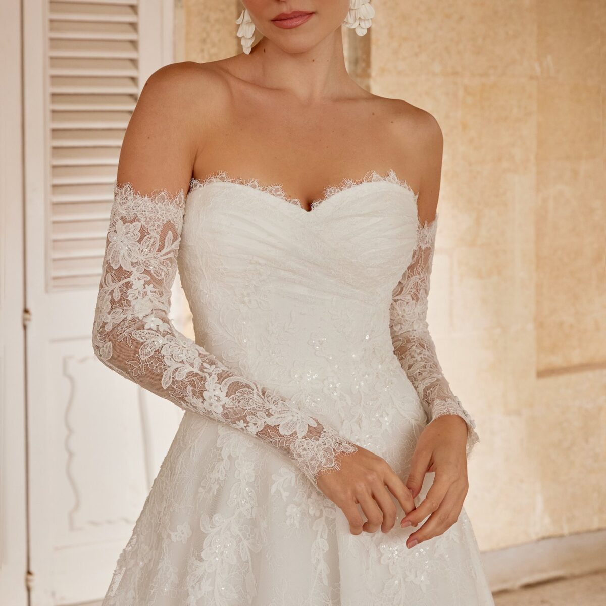 Νυφικό 44616 Off-Shoulder A-Line με Chantilly δαντέλα - μπροστινή όψη