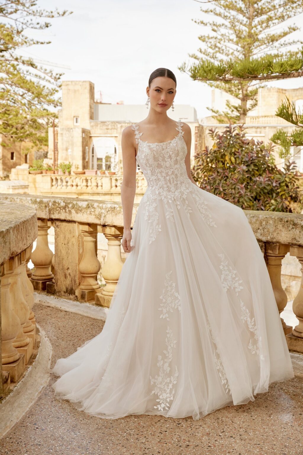 Νυφικό 44618 Floral A-Line με Scoop λαιμόκοψη - μπροστινή ολόσωμη όψη
