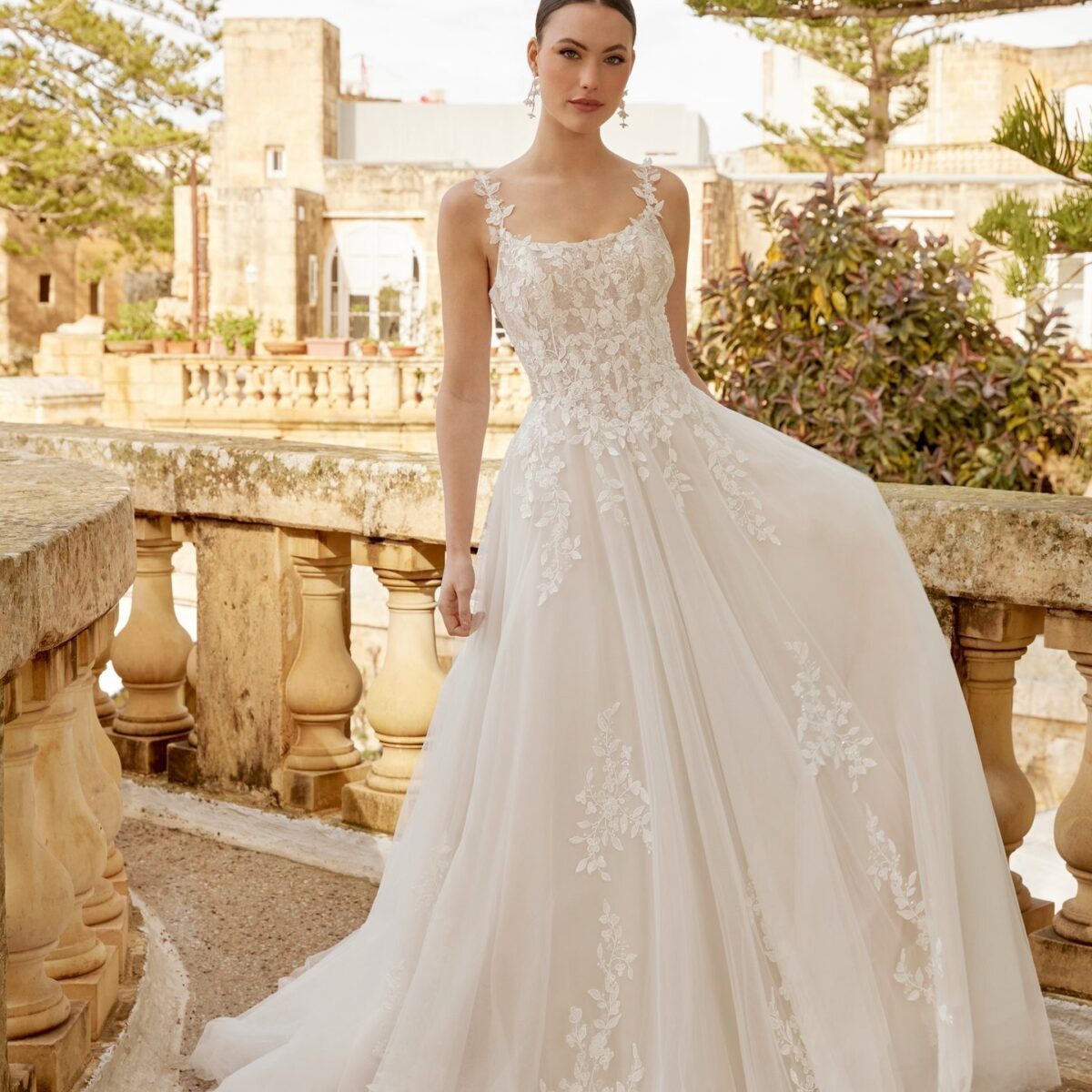 Νυφικό 44618 Floral A-Line με Scoop λαιμόκοψη - μπροστινή ολόσωμη όψη