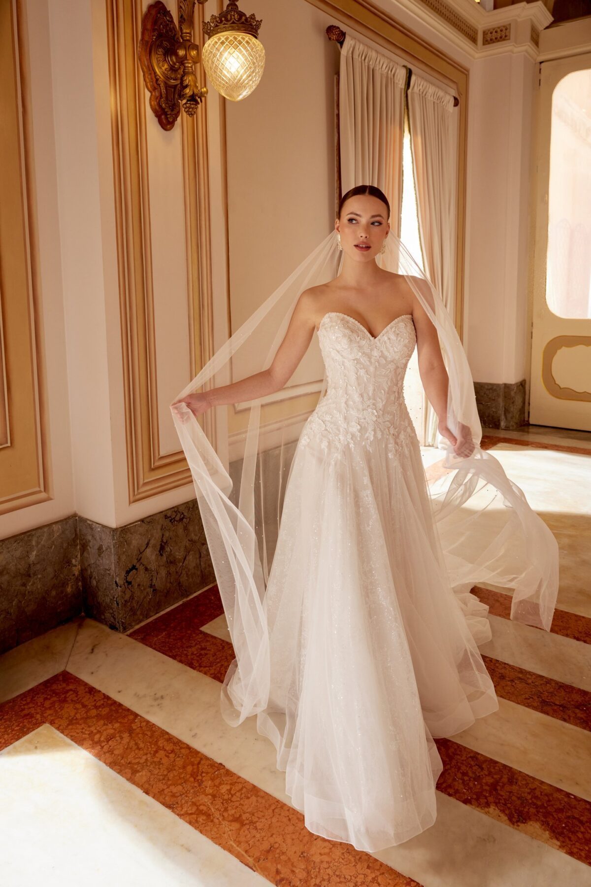Νυφικό 44622 Strapless A-Line με Sweetheart ντεκολτέ και 3D floral appliqués - μπροστινή όψη