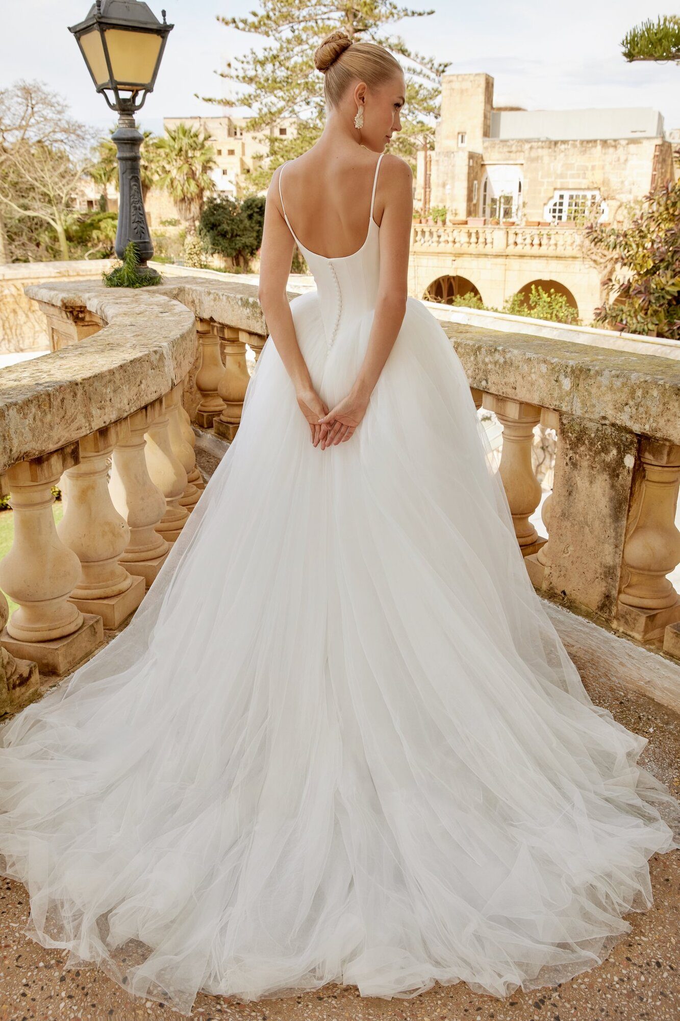 Νυφικό 44624 Ball Gown με Chapel ουρά - πίσω ολόσωμη όψη
