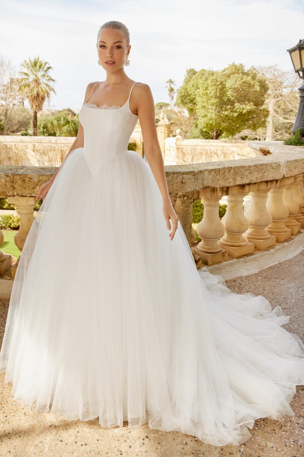 Νυφικό 44624 Square Neck Ball Gown με αέρινο τούλι - μπροστινή ολόσωμη όψη