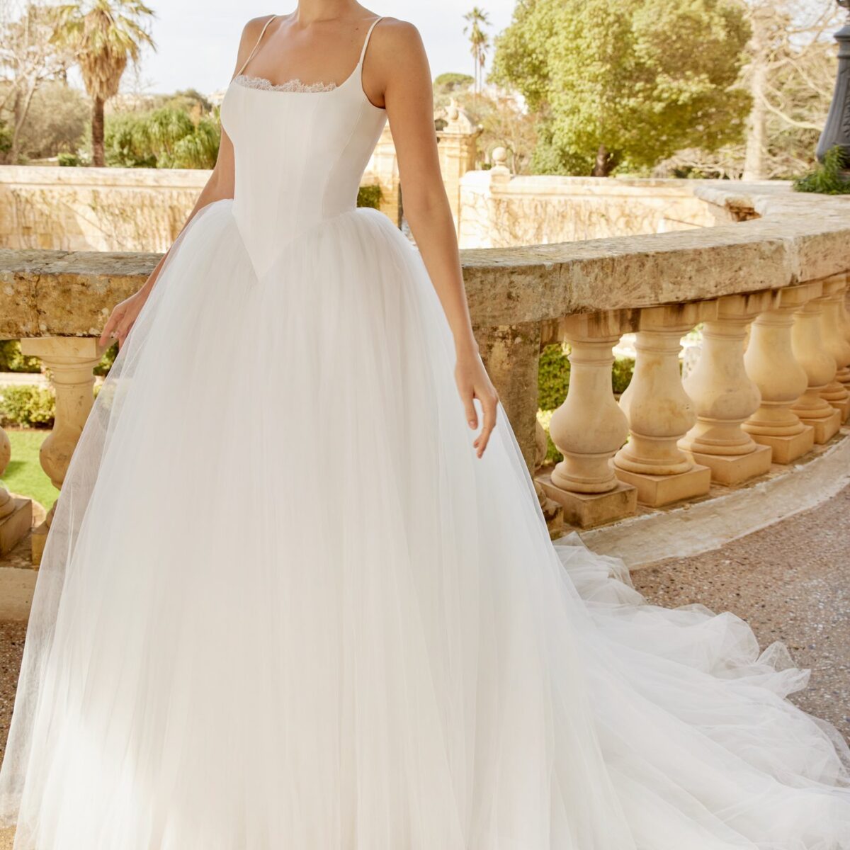 Νυφικό 44624 Square Neck Ball Gown με αέρινο τούλι - μπροστινή ολόσωμη όψη