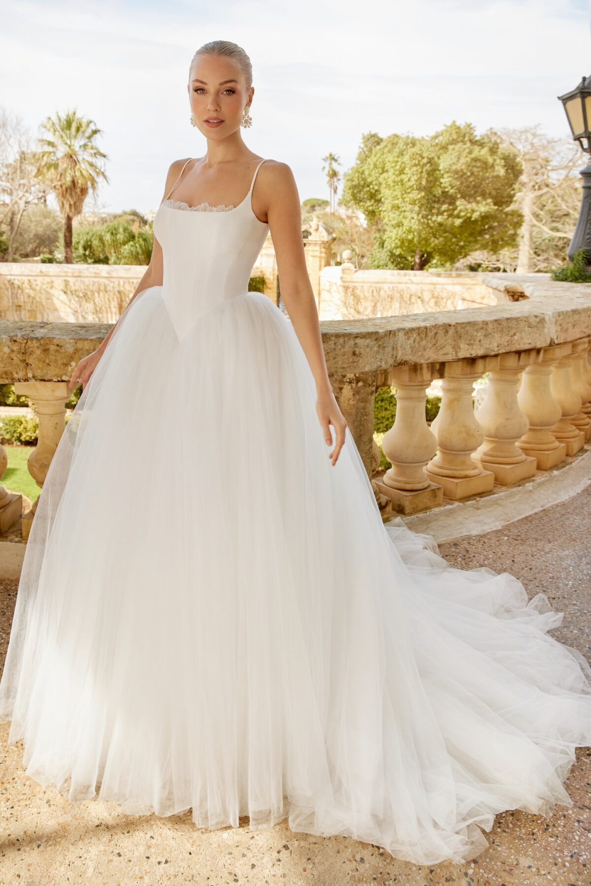 Νυφικό 44624 Square Neck Ball Gown με αέρινο τούλι - μπροστινή ολόσωμη όψη