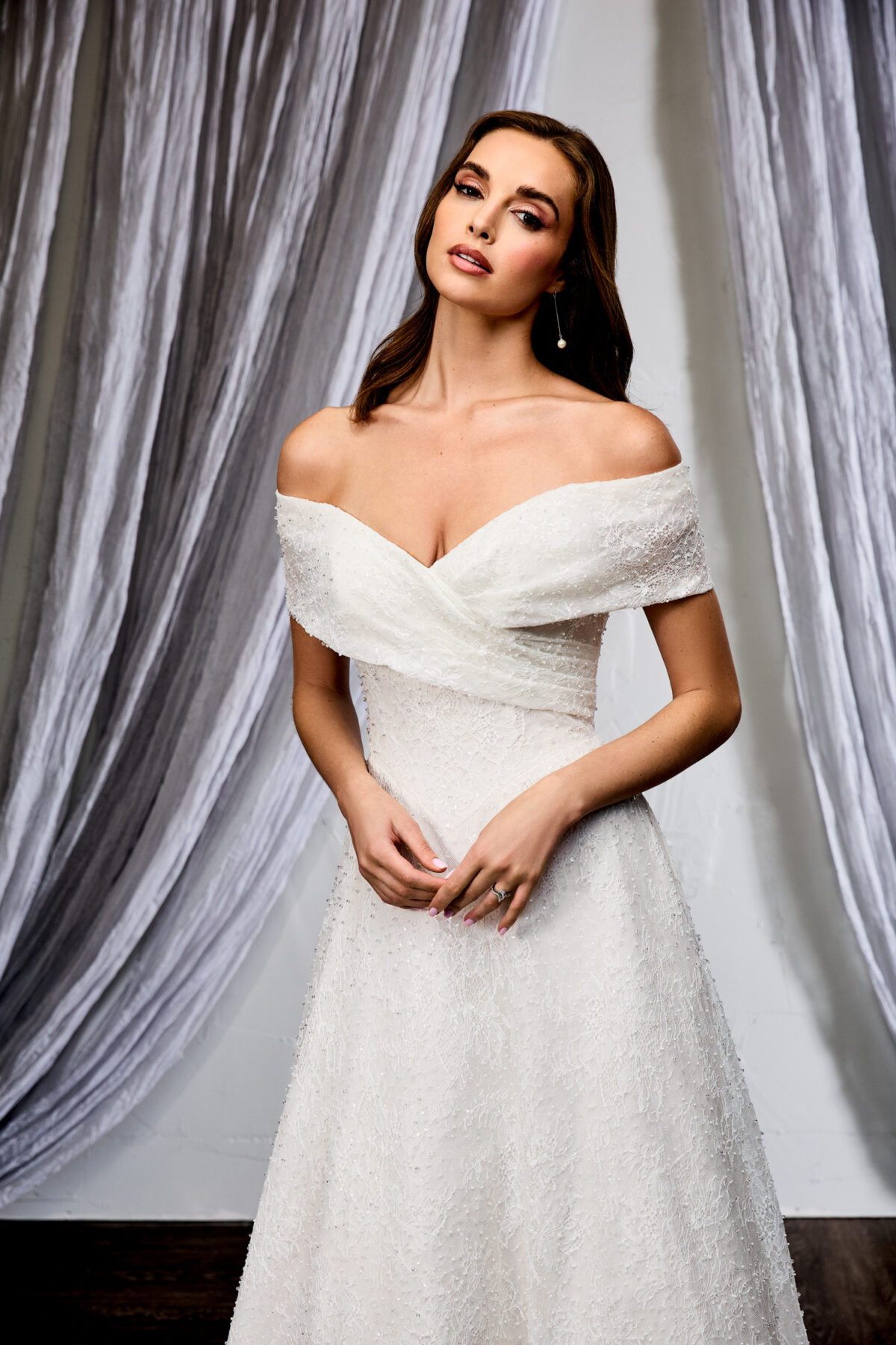 55296 - A-Line Νυφικό με Chantilly Lace, Off-Shoulder Ντεκολτέ & Basque Μέση - εικόνα 4