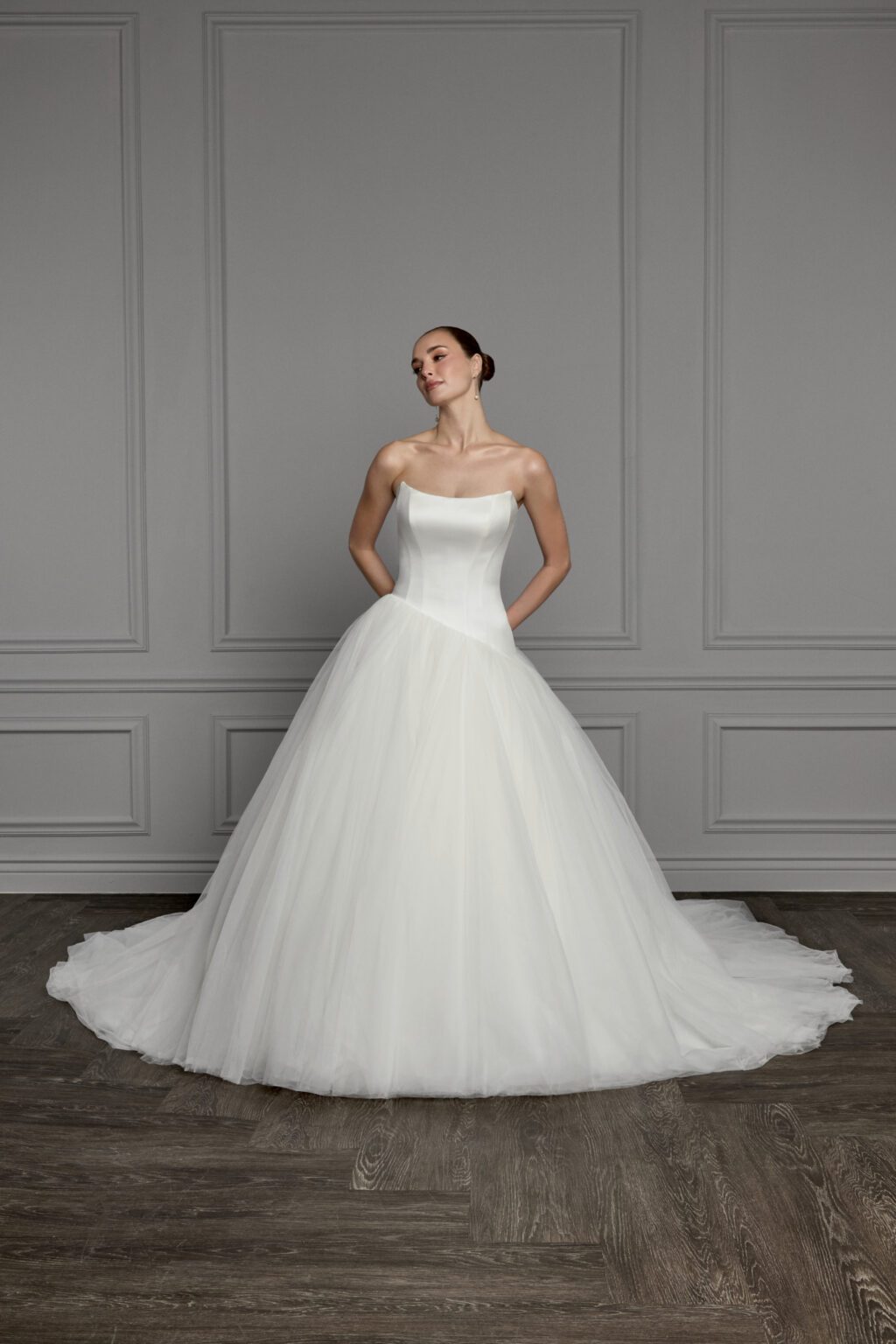 55322 - Ball Gown Νυφικό με Cat Eye Ντεκολτέ, Σατέν Μπούστο & Τούλινη Φούστα - εικόνα 1