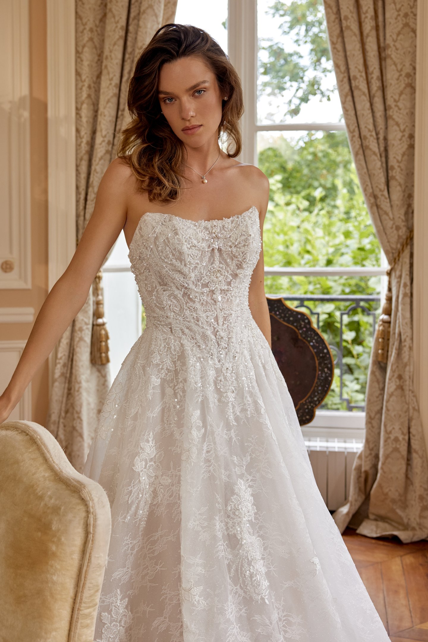 Maven 88527 Justin Alexander - λεπτομέρεια Sweetheart ντεκολτέ και floral lace μπούστου