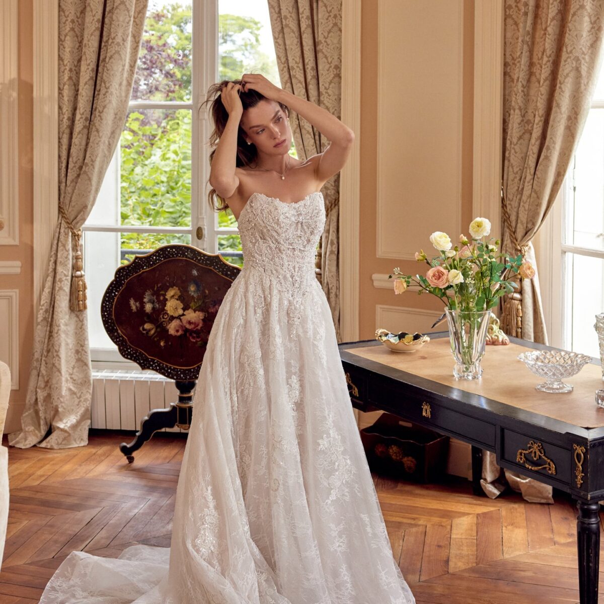Maven 88527 Justin Alexander A-Line νυφικό με Sweetheart και floral lace - μπροστινή ολόσωμη όψη