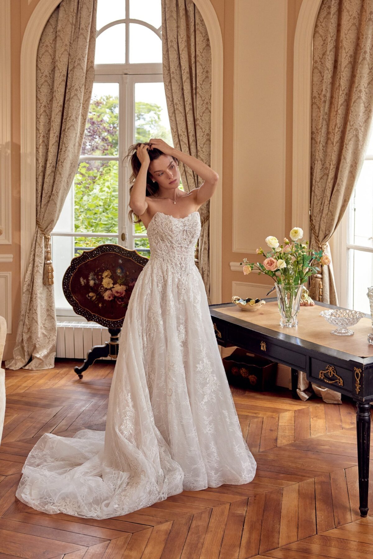Maven 88527 Justin Alexander A-Line νυφικό με Sweetheart και floral lace - μπροστινή ολόσωμη όψη